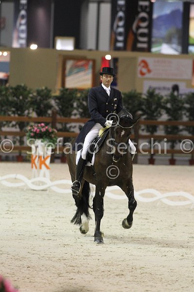 LAUGKS_MEGGLE\'S WELTTALL_MILANO_2011_SS3_9909.jpg